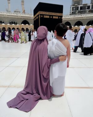 Razika Instagram - shukr alhumdulillah ya rab🕋🥺🤲
.
.
#umrah #its_razika #mecca #abaanakhtar
