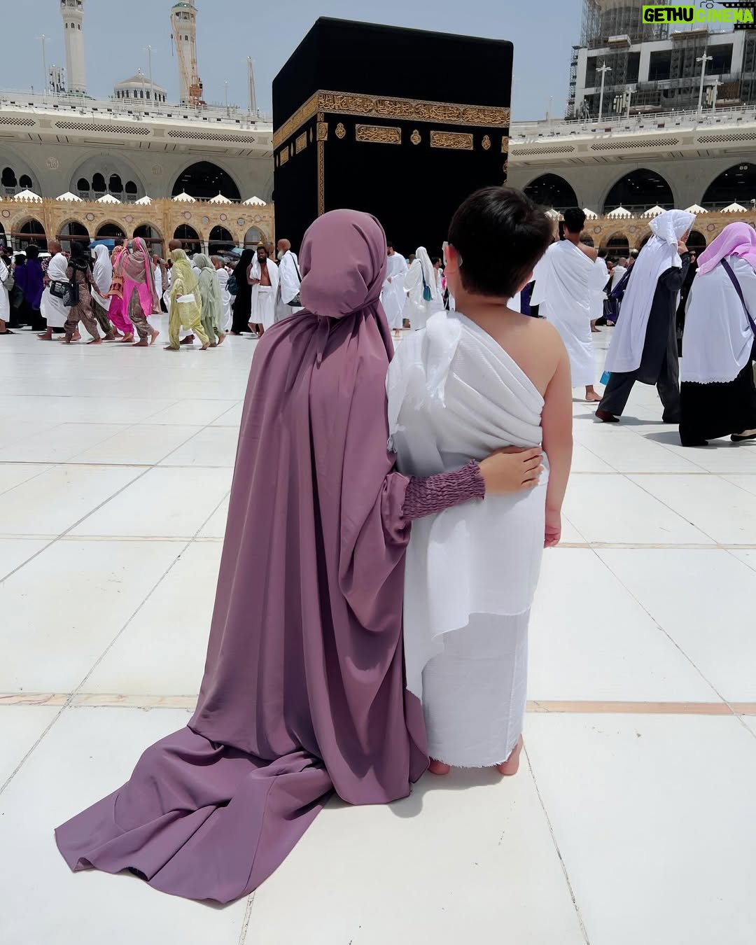 Razika - 266.4K Likes - shukr alhumdulillah ya rab🕋🥺🤲 
.
.
#umrah #its_razika #mecca #abaanakhtar