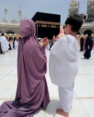 Razika Instagram - shukr alhumdulillah ya rab🕋🥺🤲
.
.
#umrah #its_razika #mecca #abaanakhtar