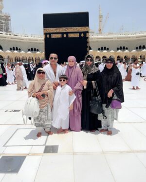 Razika Instagram - shukr alhumdulillah ya rab🕋🥺🤲
.
.
#umrah #its_razika #mecca #abaanakhtar