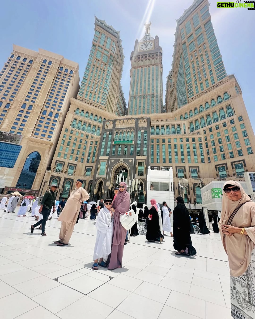 Razika - 266.4K Likes - shukr alhumdulillah ya rab🕋🥺🤲 
.
.
#umrah #its_razika #mecca #abaanakhtar