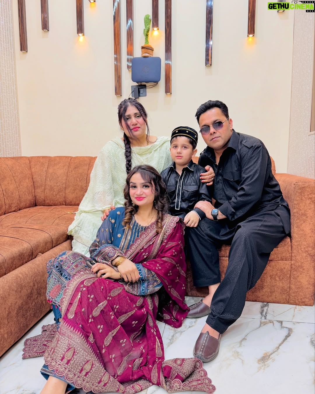 Razika - 159.7K Likes - 🤍✨آپ کو بھی عید مبارک
.
.
#its_razika #eidmubarak #abaanakhtar