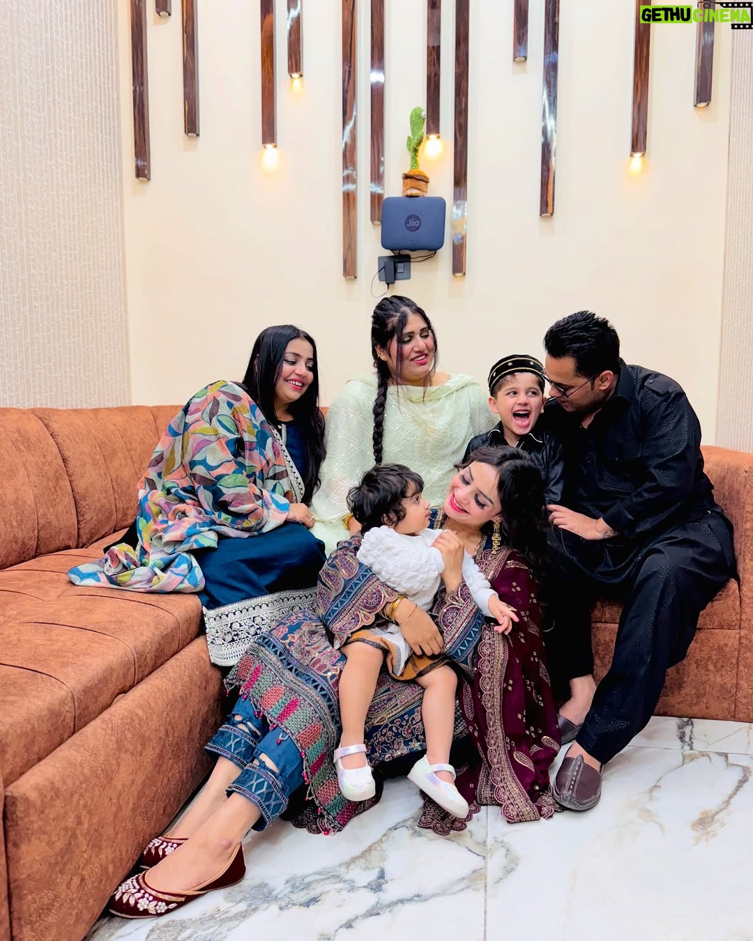 Razika - 159.7K Likes - 🤍✨آپ کو بھی عید مبارک
.
.
#its_razika #eidmubarak #abaanakhtar