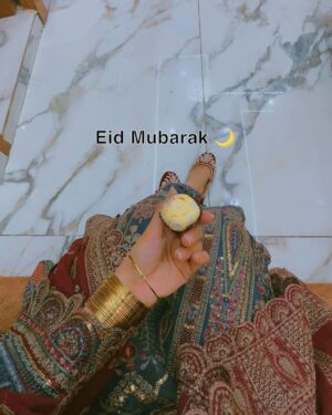 Razika Instagram - 🤍✨آپ کو بھی عید مبارک
.
.
#its_razika #eidmubarak #abaanakhtar