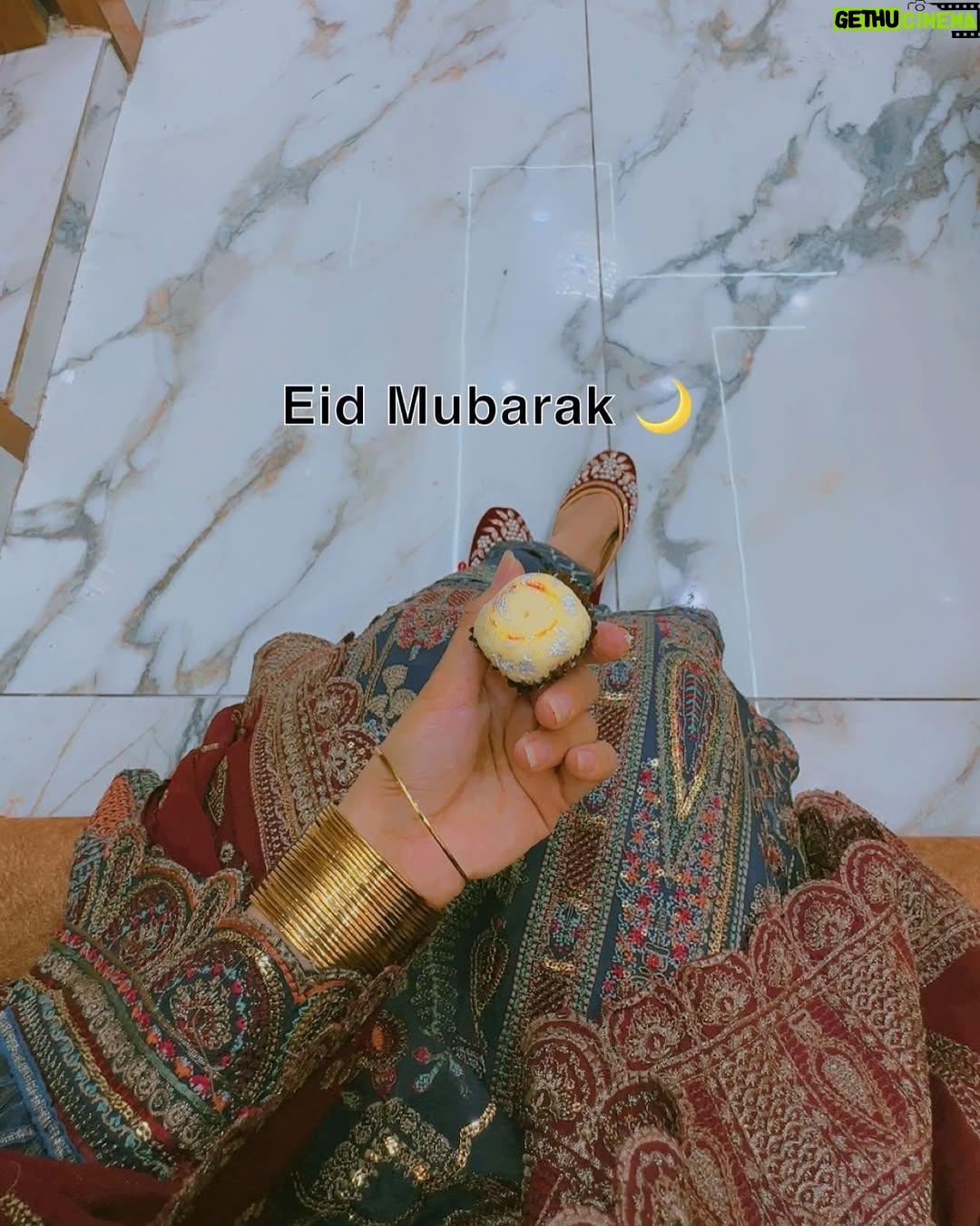 Razika - 159.7K Likes - 🤍✨آپ کو بھی عید مبارک
.
.
#its_razika #eidmubarak #abaanakhtar