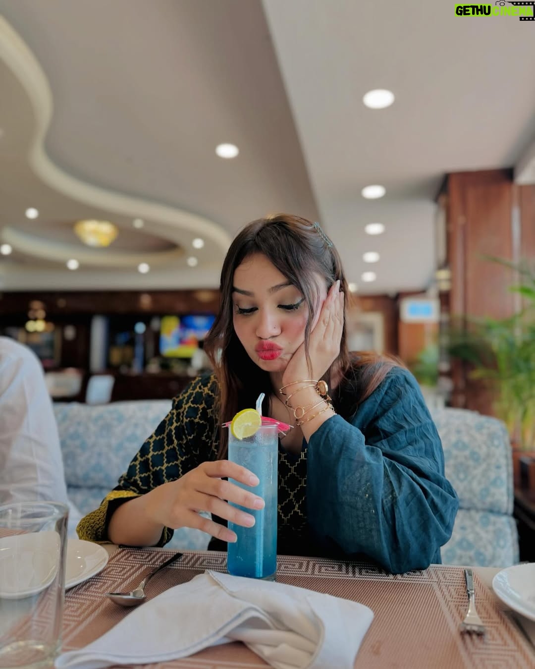 Razika - 153.9K Likes - 💙🌙عید مبارک
.
.
#its_razika #eidmubarak #abaanakhtar #khala_ki_jaan_abaan
