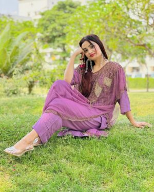 Razika Instagram - Aap logo ki Eid kaisi rahi ? 🌙🫂 #eidmubarak #its_razika