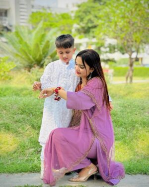 Razika Instagram - Aap logo ki Eid kaisi rahi ? 🌙🫂 #eidmubarak #its_razika