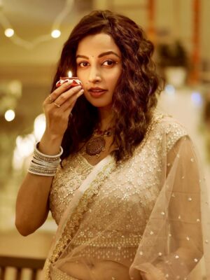 Reecha Sinha Instagram - ą¤ą¤ą¤ą„ठneeli nahi toh kya huaā¦ ą¤ą¤¾ą¤Øą„ ka feel le rahi hun š„°ā„ļø
#diwali #diwali2025 #diwalilookā¤ļø #diwalivibes