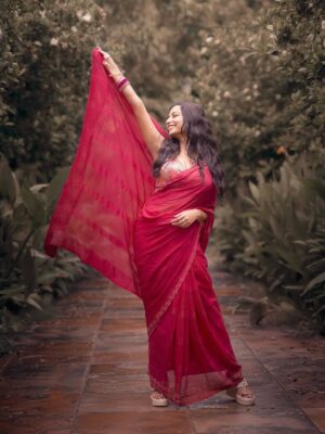 Reecha Sinha Instagram - Pradesiya⦠mila hai tu mujhe jabse ā¤ļøāš„
šø- @sulabh_lamba
#delhi #rain #romanticportraits #baarish