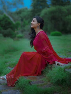 Reecha Sinha Instagram - Pradesiya⦠mila hai tu mujhe jabse ā¤ļøāš„
šø- @sulabh_lamba
#delhi #rain #romanticportraits #baarish