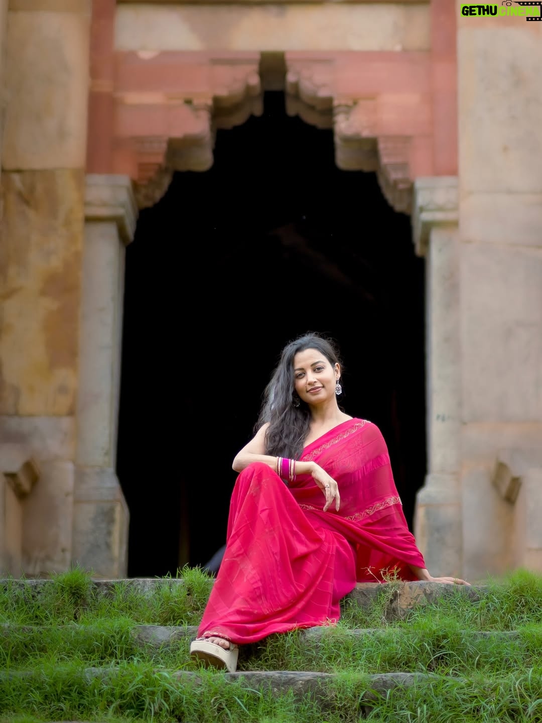 Reecha Sinha - 3 Likes - Pradesiya… mila hai tu mujhe jabse ❤️‍🔥

📸- @sulabh_lamba 

#delhi #rain #romanticportraits #baarish