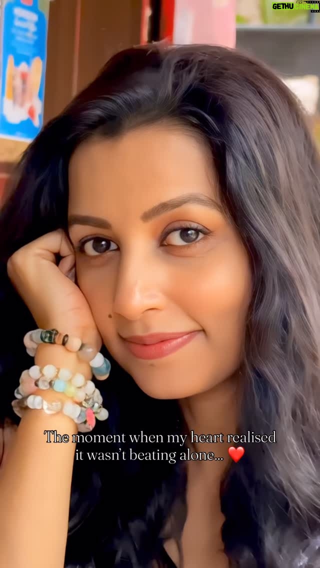 Reecha Sinha - 7K Likes - Saamne ye kaun aaya dil mein hui halchal? 💕🥰