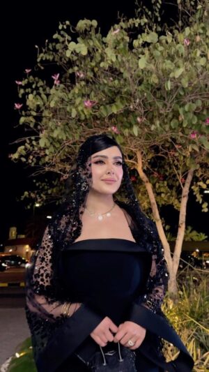 Reem Alnajem Instagram - @msb.1.7 تصوير فديو
من غبقة نهى نبيل @nohastyleicon
البدلة من المصممة نجوى الفضلي @najwaalfadhli