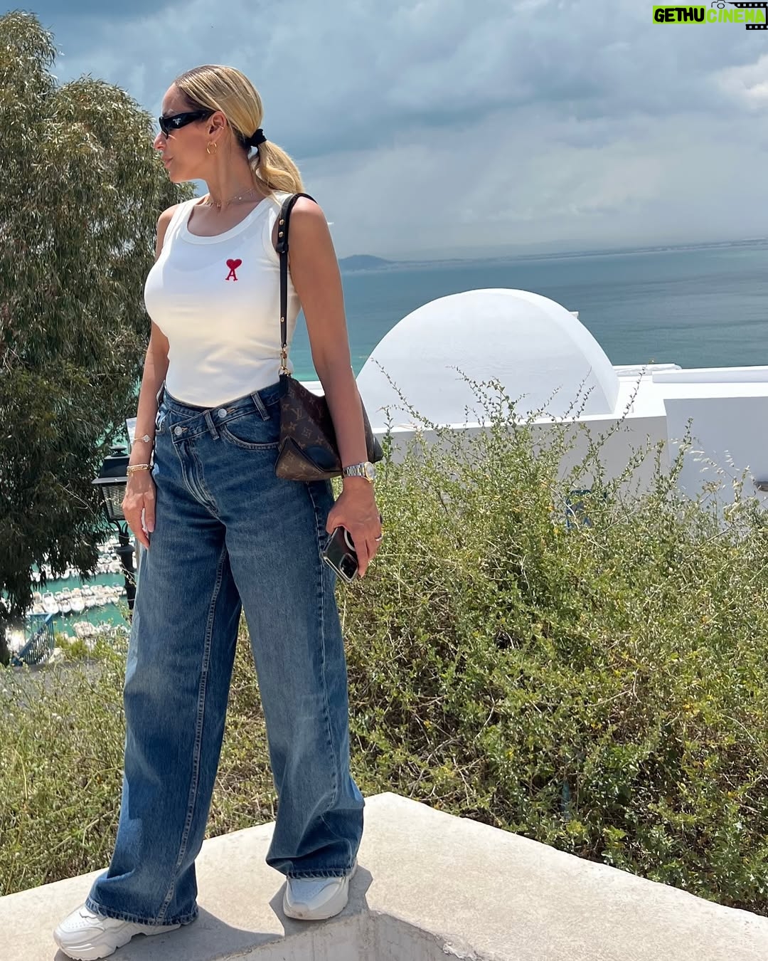 Reem El Baroudy - 119.5K Likes - Heaven on earth 🌎 

#freelikeabird 🕊️ #positiveenergy  #loveintheair 

Zero Edit no filter needed 🤚🏻
 
 🤍🇹🇳🤍