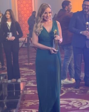 Reem El Baroudy Instagram - شكرا ملتقي التميز والإبداع العربي
علي جائزة الإبداع عن مسلسل حد فاصل
حكايه بنات السباعي الاعلي مشاهده علي منصه چوي @jawwytv