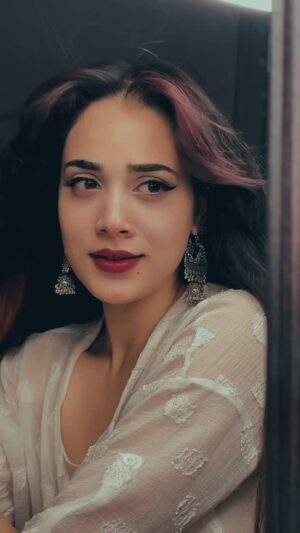Reena Khan Instagram - ❤️🥀.. @official___reenakhan__987