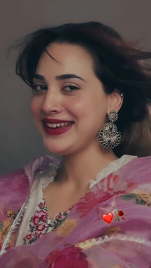 Reena Khan Instagram -