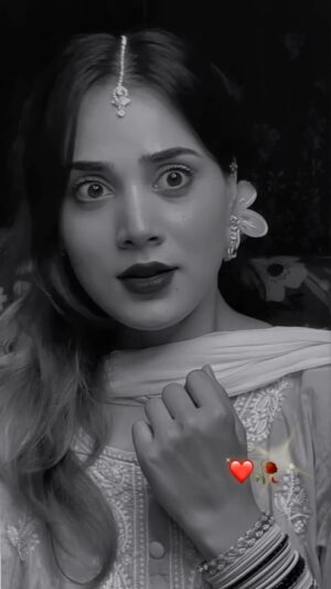 Reena Khan Instagram -