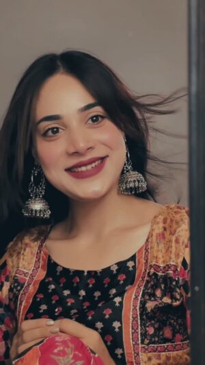 Reena Khan Instagram -