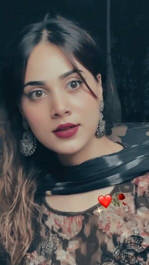 Reena Khan Instagram -
