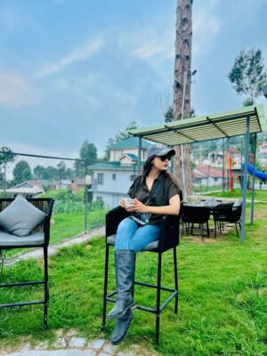 Reena Khan Instagram - When you choose peace over chaos, you unlock true happiness." ☺️🕊️