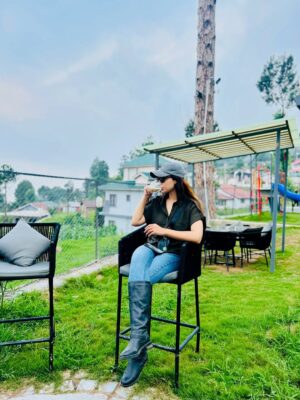 Reena Khan Instagram - When you choose peace over chaos, you unlock true happiness." ☺️🕊️