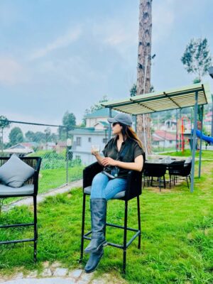 Reena Khan Instagram - When you choose peace over chaos, you unlock true happiness." ☺️🕊️