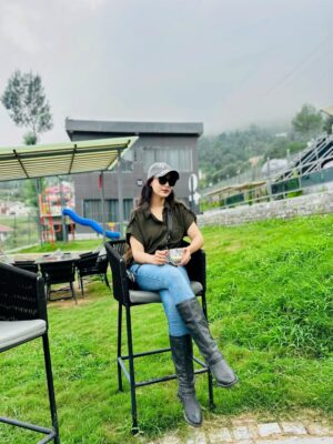 Reena Khan Instagram - When you choose peace over chaos, you unlock true happiness." ☺️🕊️