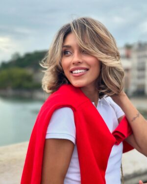 Regina Todorenko Instagram - Больше не ведущая.
Вернее не только
На выходных вышла 4 серия нашего тревел-шоу «Запретный Китай» и хочется наконец поделиться, почему к этому проекту я отношусь с особым трепетом.
Год назад мне пришла в голову идея создать уникальный, качественный тревел-продукт про Китай. 🇨🇳
Я поделилась этой идеей с замечательным человеком и генпродюсером Николаем Борисовичем Картозией @kartozz
Его поддержка и профессионализм помогли воплотить мою мечту (а это действительно мечта) в реальность!
Три месяца командировок, тонны контента и 10 выпусков в итоге. Команда в экспедиции, команда постпродакшена , которая продолжает трудиться над проектом даже сейчас, в эту минуту. И все ради того, чтобы показать увлекательный, образовательный и полезный контент! Это действительно серьезная работа, и я горжусь тем, что мы открыли «окно в Китай».
Как продюсер, я чувствую всю ответственность за наш проект. Мне волнительно, когда я думаю о том, как его воспримут зрители.
Хочется, чтобы вы увидели всю ту магию и красоту, которую мы старались запечатлеть. Надеюсь, вам понравится то, что мы создали!
Не пропустите! Воскресенье, 12:00, @fridaytv
#запретныйкитай