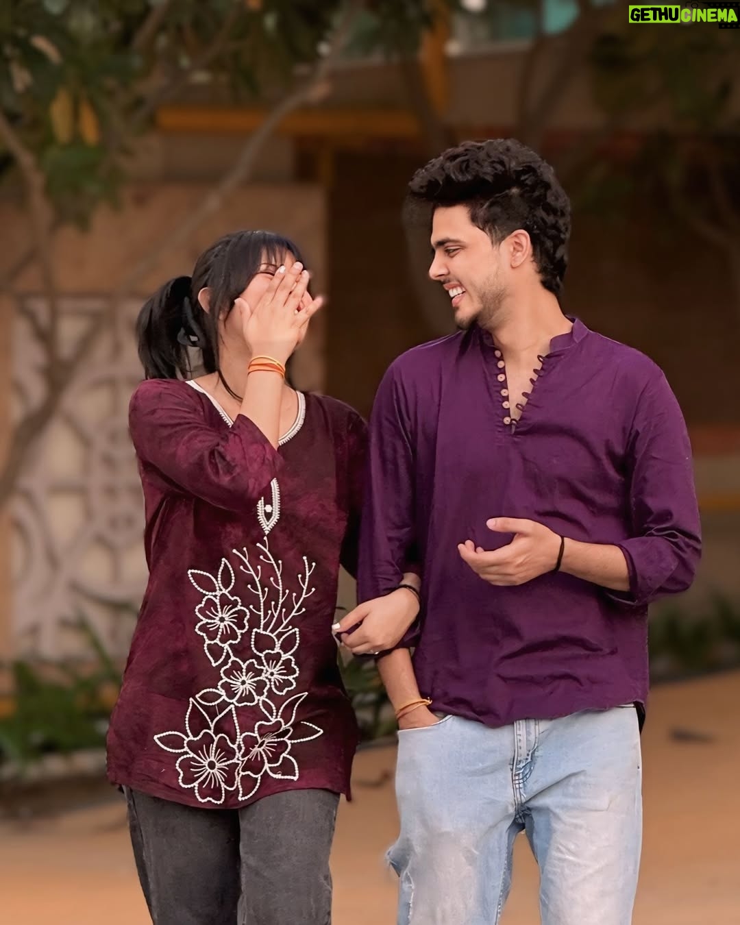 Rekha Khatri - 120.2K Likes - ham dono sath me apko kese lgte hai❤️🥺