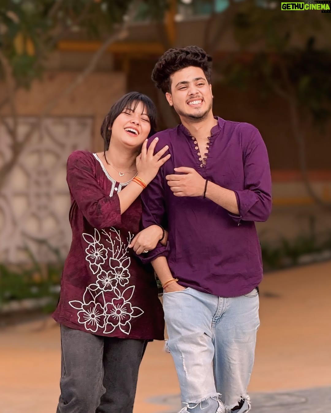 Rekha Khatri - 120.2K Likes - ham dono sath me apko kese lgte hai❤️🥺