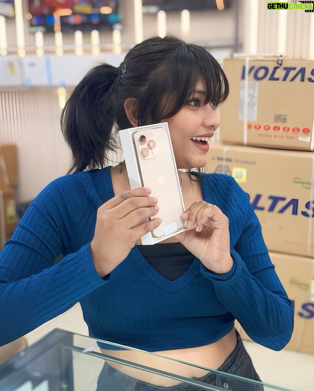 Rekha Khatri - 103.5K Likes - finally le liya😭❤️ (16 Pro Max 1TB ) self gift 🎁 🥺