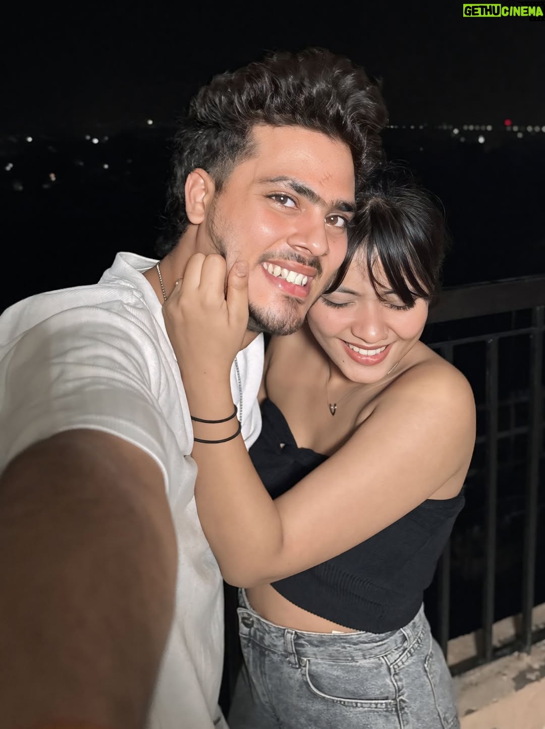 Rekha Khatri - 83.1K Likes - sath me ham dono apko kese lgte hai🥺❤️