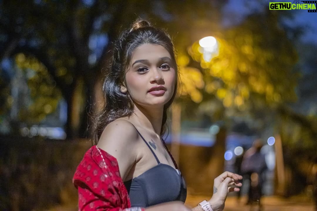Reshma Thakur - 47.6K Likes - Happiness depends on your mindset and attitude.🖤💋