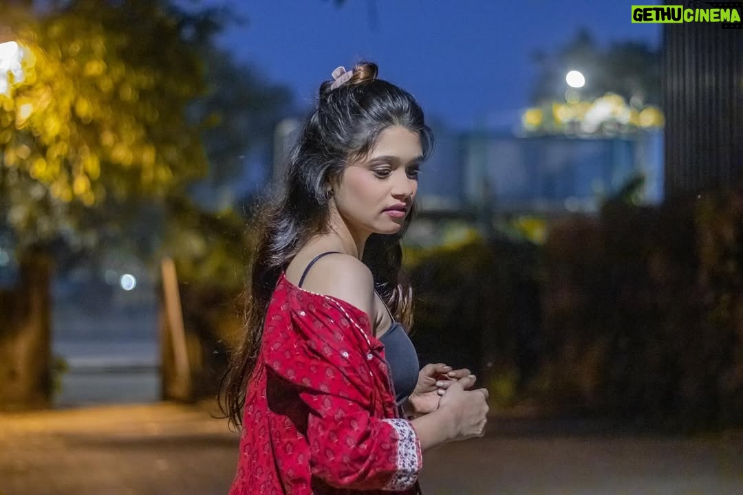 Reshma Thakur - 47.6K Likes - Happiness depends on your mindset and attitude.🖤💋
