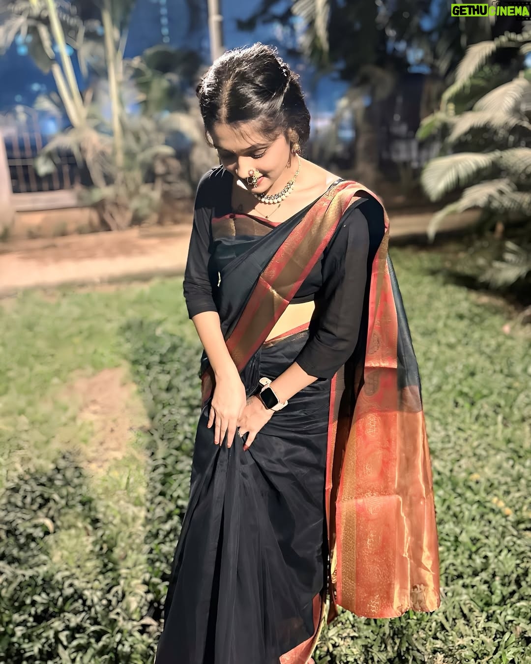 Reshma Thakur - 36.6K Likes - “Celebrating the harvest festival of Makar Sankranti, the first festivity of 2025.”🖤✨

##makarsankranti #instagram #trending #love #viral #like #photograph #follow #explore #followforfollowback #instadaily #likeforlikes #viralpost #instalike #photooftheday #fashion #comment #foryou #photoshoot
