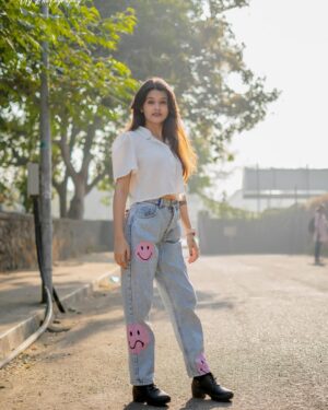Reshma Thakur Instagram - Do you. Wear what you want to wear. Be an individual. Be unique and live your best life.🤍✨
.
.
.
📸 : @wedding_by_ug