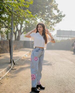 Reshma Thakur Instagram - Do you. Wear what you want to wear. Be an individual. Be unique and live your best life.🤍✨
.
.
.
📸 : @wedding_by_ug