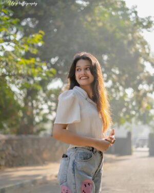 Reshma Thakur Instagram - Do you. Wear what you want to wear. Be an individual. Be unique and live your best life.🤍✨
.
.
.
📸 : @wedding_by_ug