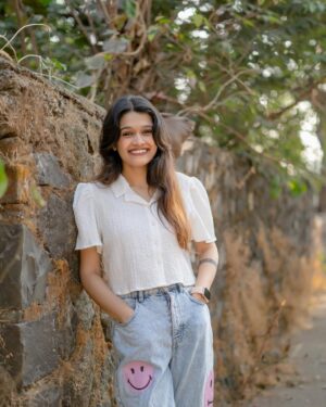 Reshma Thakur Instagram - Do you. Wear what you want to wear. Be an individual. Be unique and live your best life.🤍✨
.
.
.
📸 : @wedding_by_ug