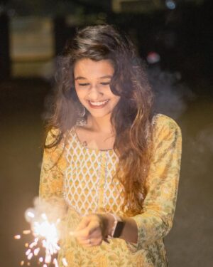 Reshma Thakur Instagram - Celebrating the festival of love and lights! ...💛🪔