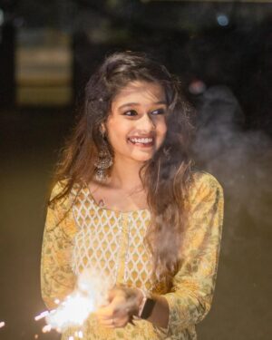 Reshma Thakur Instagram - Celebrating the festival of love and lights! ...ššŖ
