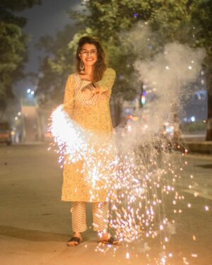 Reshma Thakur Instagram - Celebrating the festival of love and lights! ...💛🪔