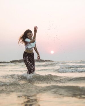 Reshma Thakur Instagram - "If there’s heaven for me, I’m sure it has a beach attached to it."🌊🌥️🤍