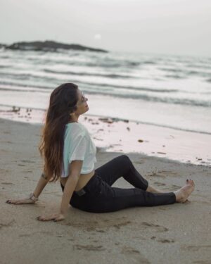 Reshma Thakur Instagram - "If there’s heaven for me, I’m sure it has a beach attached to it."🌊🌥️🤍