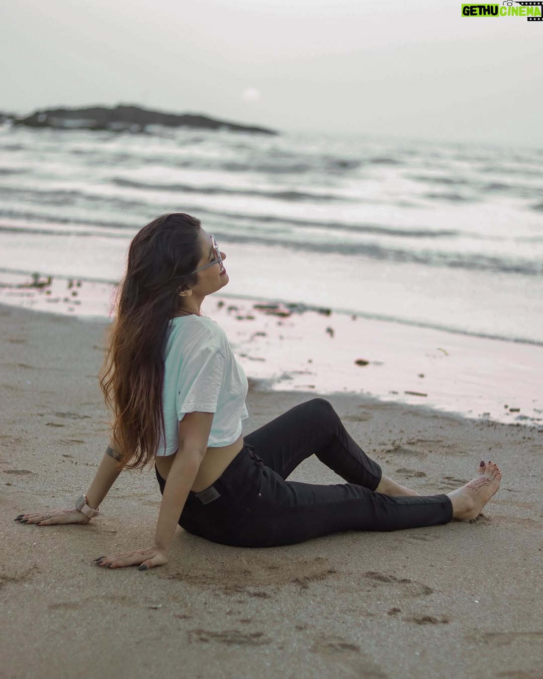 Reshma Thakur - 42.9K Likes - "If there’s heaven for me, I’m sure it has a beach attached to it."🌊🌥️🤍