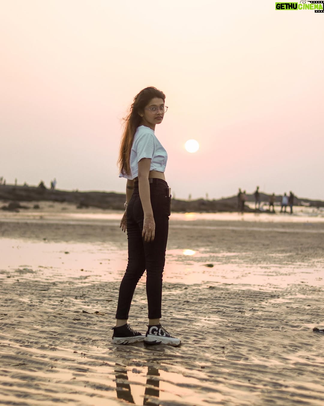 Reshma Thakur - 42.9K Likes - "If there’s heaven for me, I’m sure it has a beach attached to it."🌊🌥️🤍