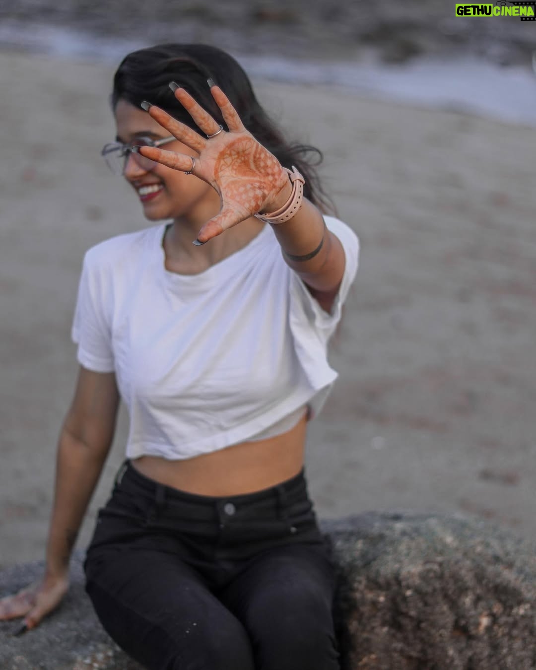 Reshma Thakur - 42.9K Likes - "If there’s heaven for me, I’m sure it has a beach attached to it."🌊🌥️🤍