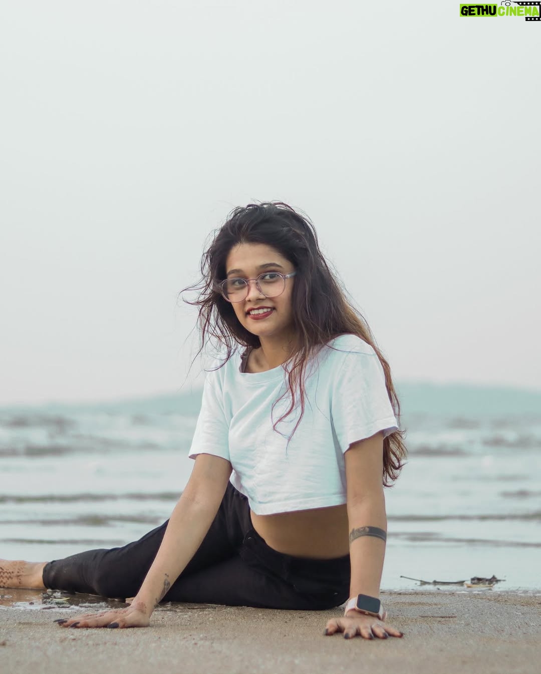 Reshma Thakur - 42.9K Likes - "If there’s heaven for me, I’m sure it has a beach attached to it."🌊🌥️🤍